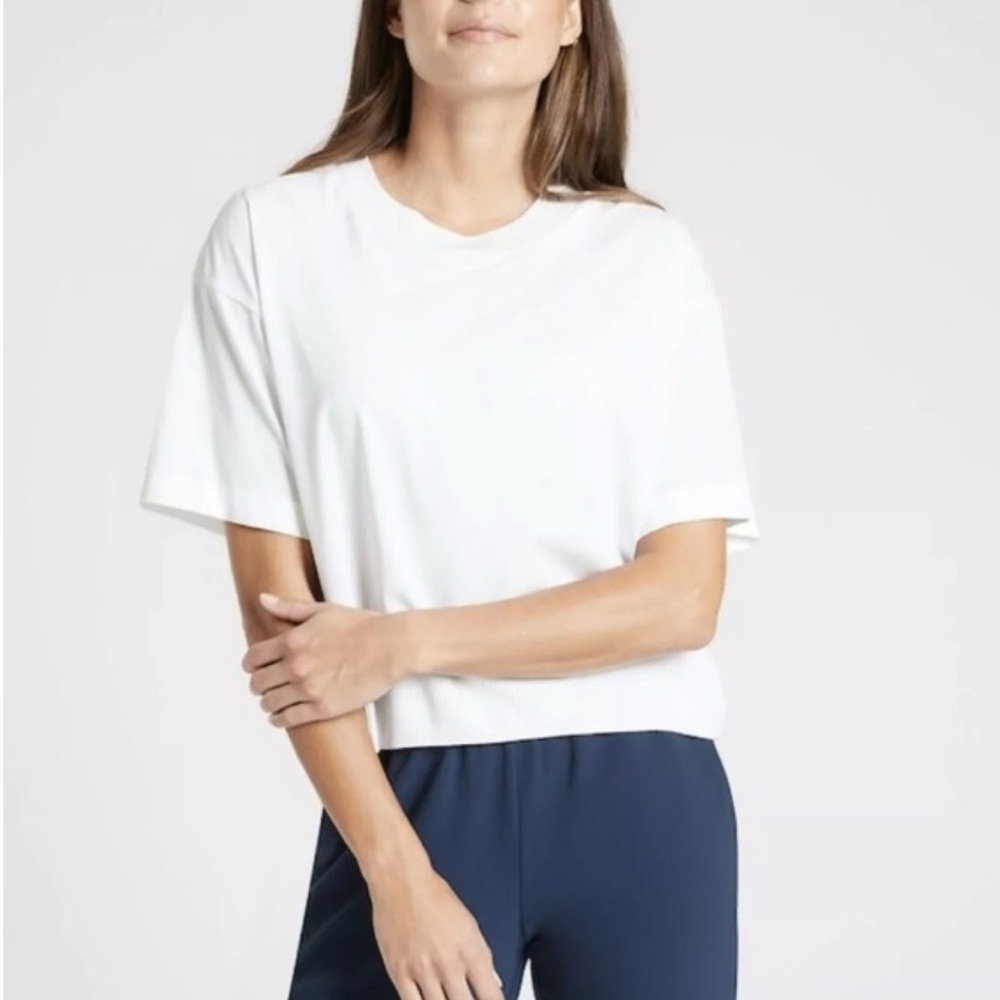 Athleta Zephyr Crop White Tee Medium Activewear Athleisure ribbed detail